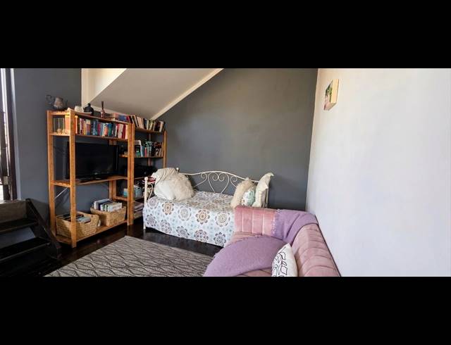 2 BEDROOM APARTMENT FOR SALE IN PINESLOPES